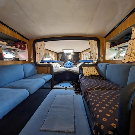 Magno Ii Boat Botel *