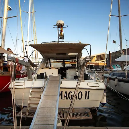 Magno Ii Boat Botel