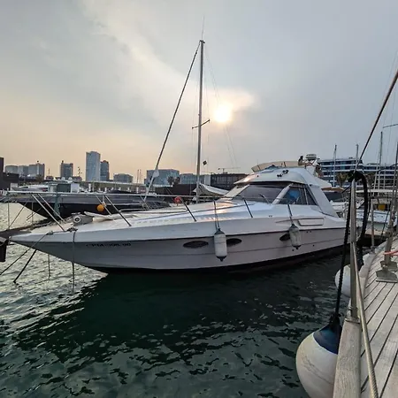 Magno Ii Boat Hotel na wodzie San Adrián de Besós