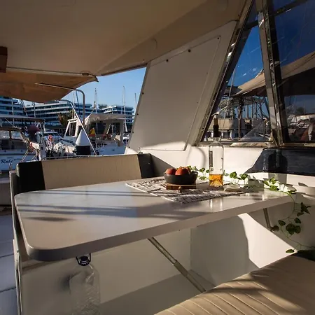 Magno Ii Boat Hotel na wodzie San Adrián de Besós